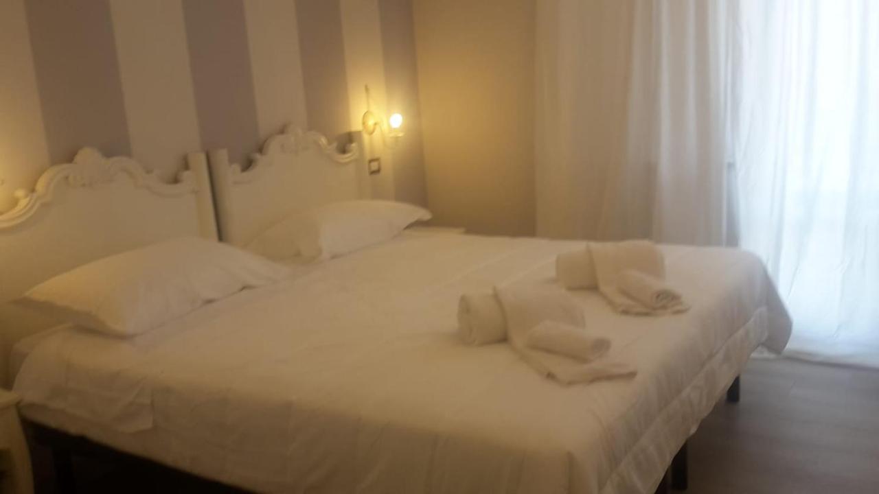 Brezza Marina Bed and Breakfast Marina Di Carrara Buitenkant foto