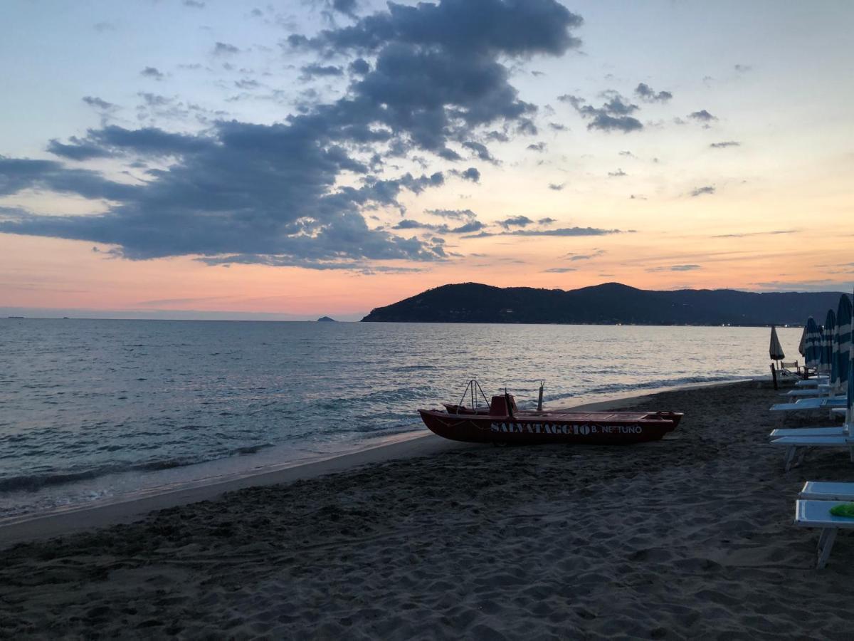 Brezza Marina Bed and Breakfast Marina Di Carrara Buitenkant foto