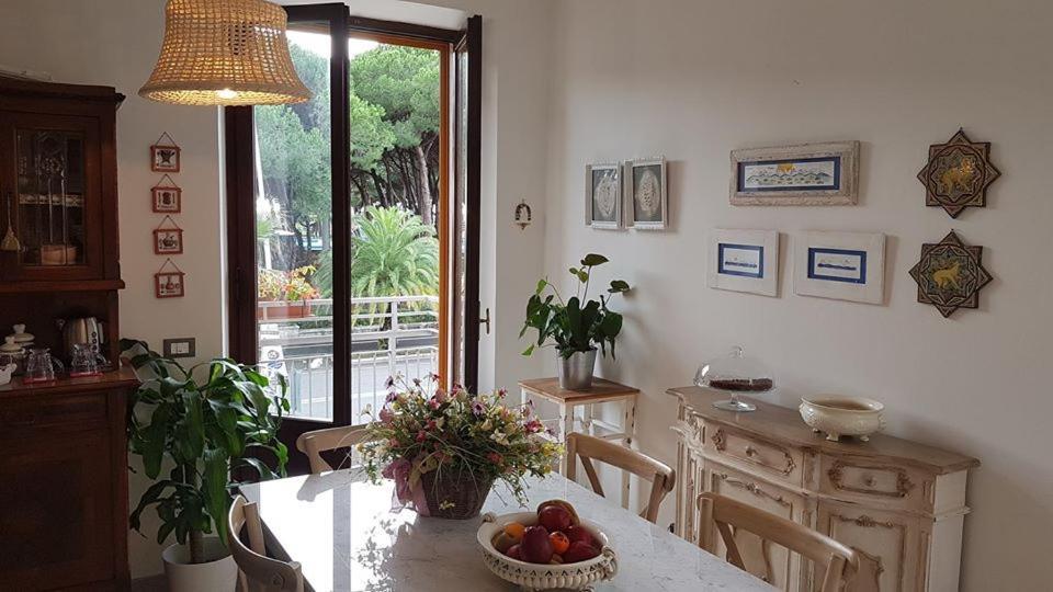 Brezza Marina Bed and Breakfast Marina Di Carrara Buitenkant foto